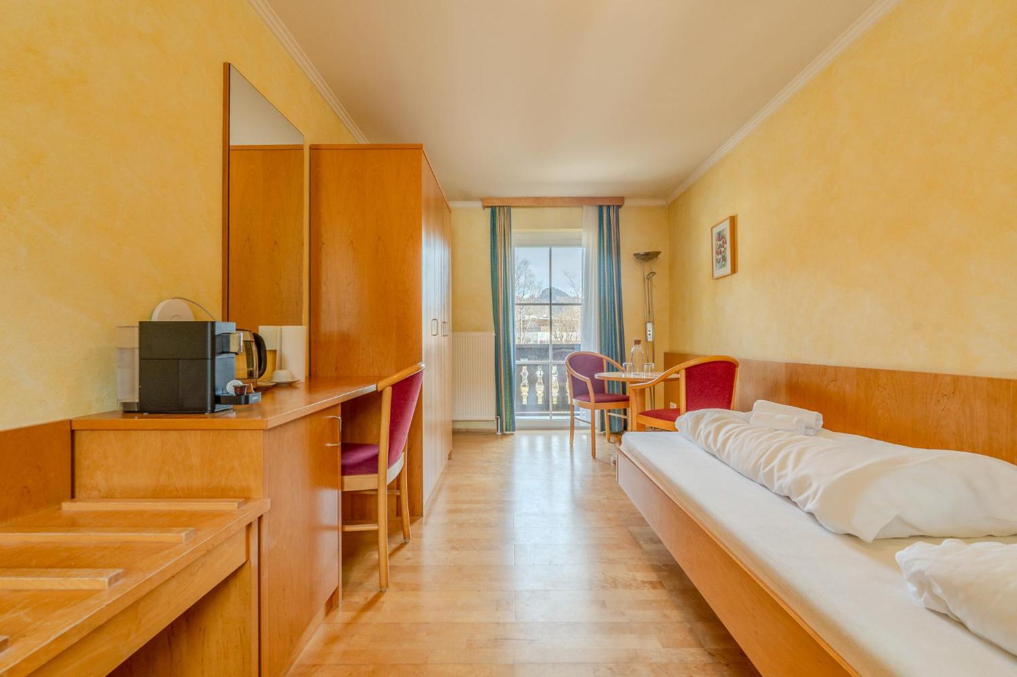 Whats-App Self-Check-In - Villa Maria Theresia バート・ゴイーザーン 部屋 写真