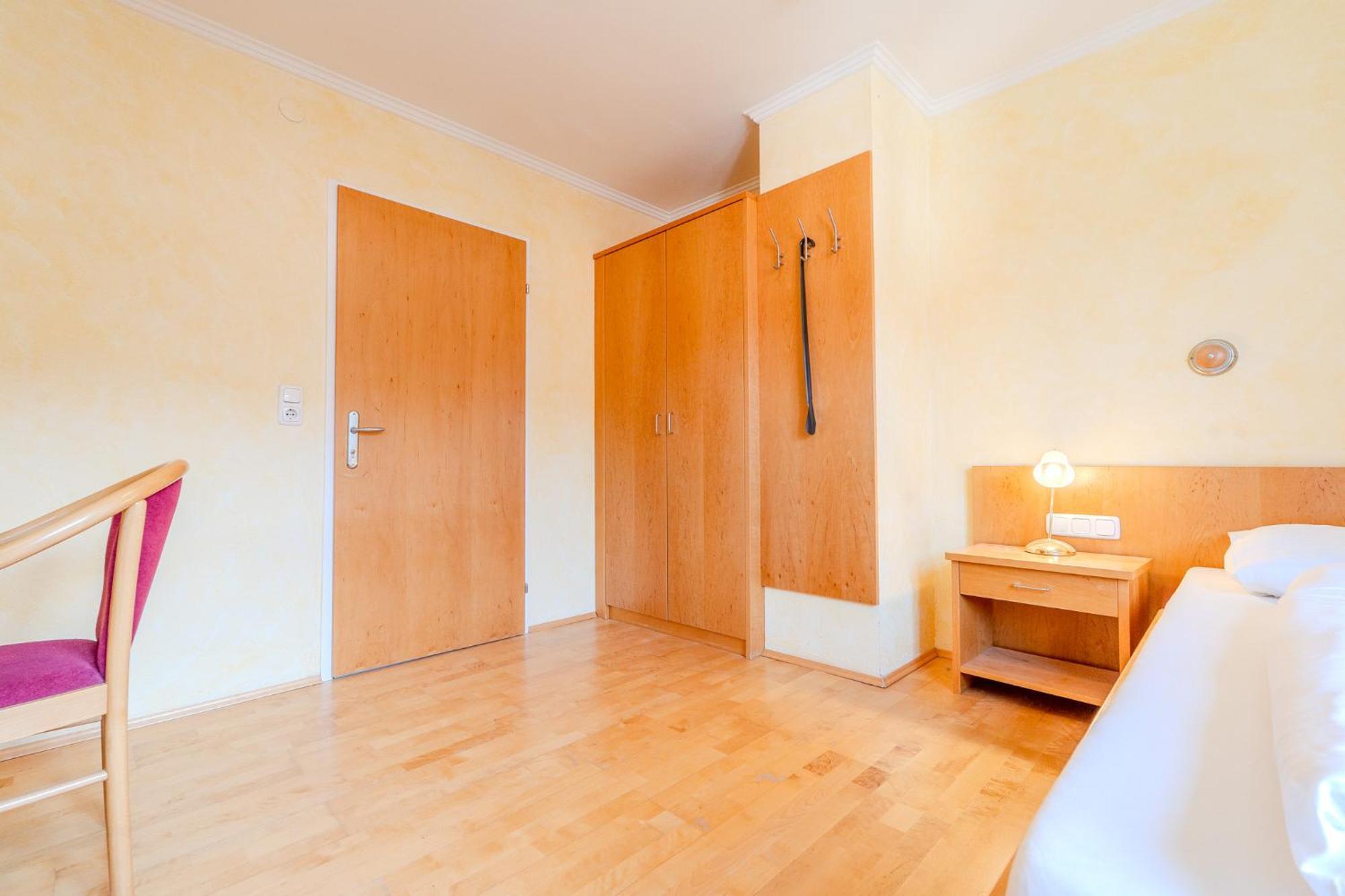 Whats-App Self-Check-In - Villa Maria Theresia バート・ゴイーザーン 部屋 写真