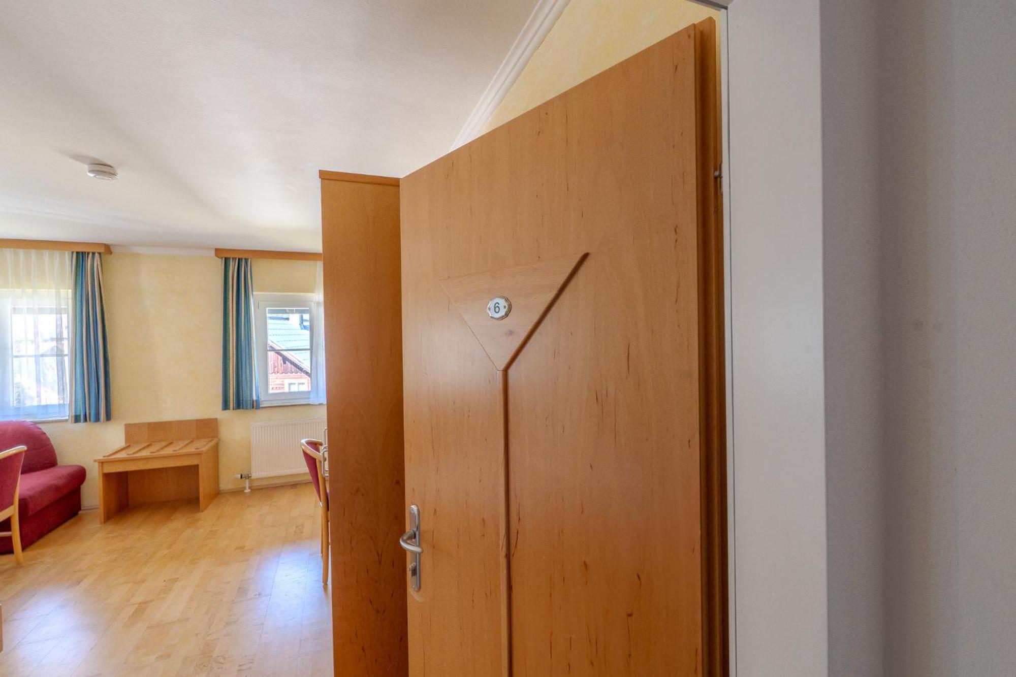 Whats-App Self-Check-In - Villa Maria Theresia バート・ゴイーザーン 部屋 写真