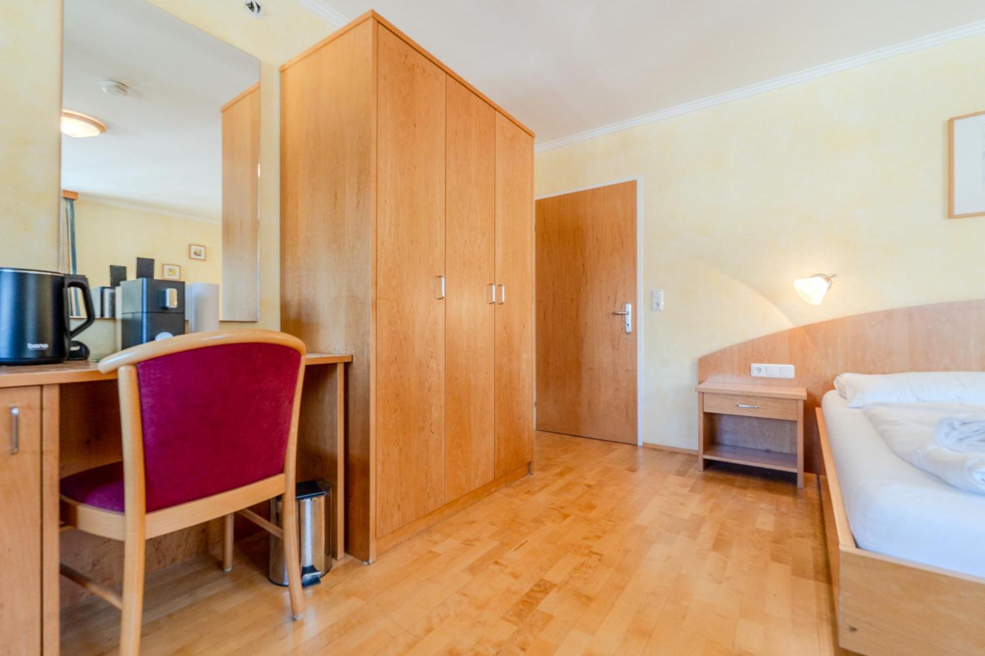 Whats-App Self-Check-In - Villa Maria Theresia バート・ゴイーザーン 部屋 写真