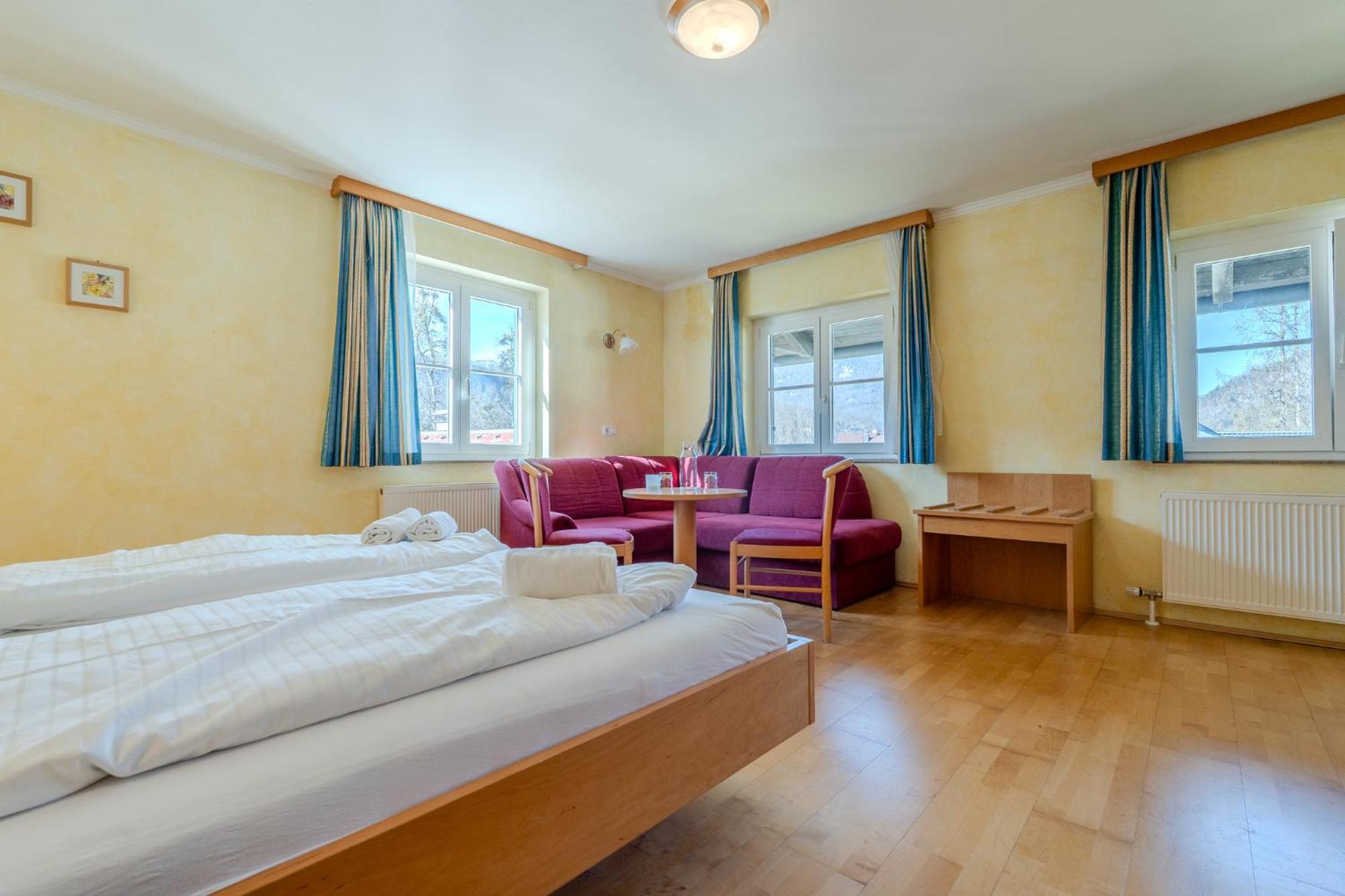 Whats-App Self-Check-In - Villa Maria Theresia バート・ゴイーザーン 部屋 写真