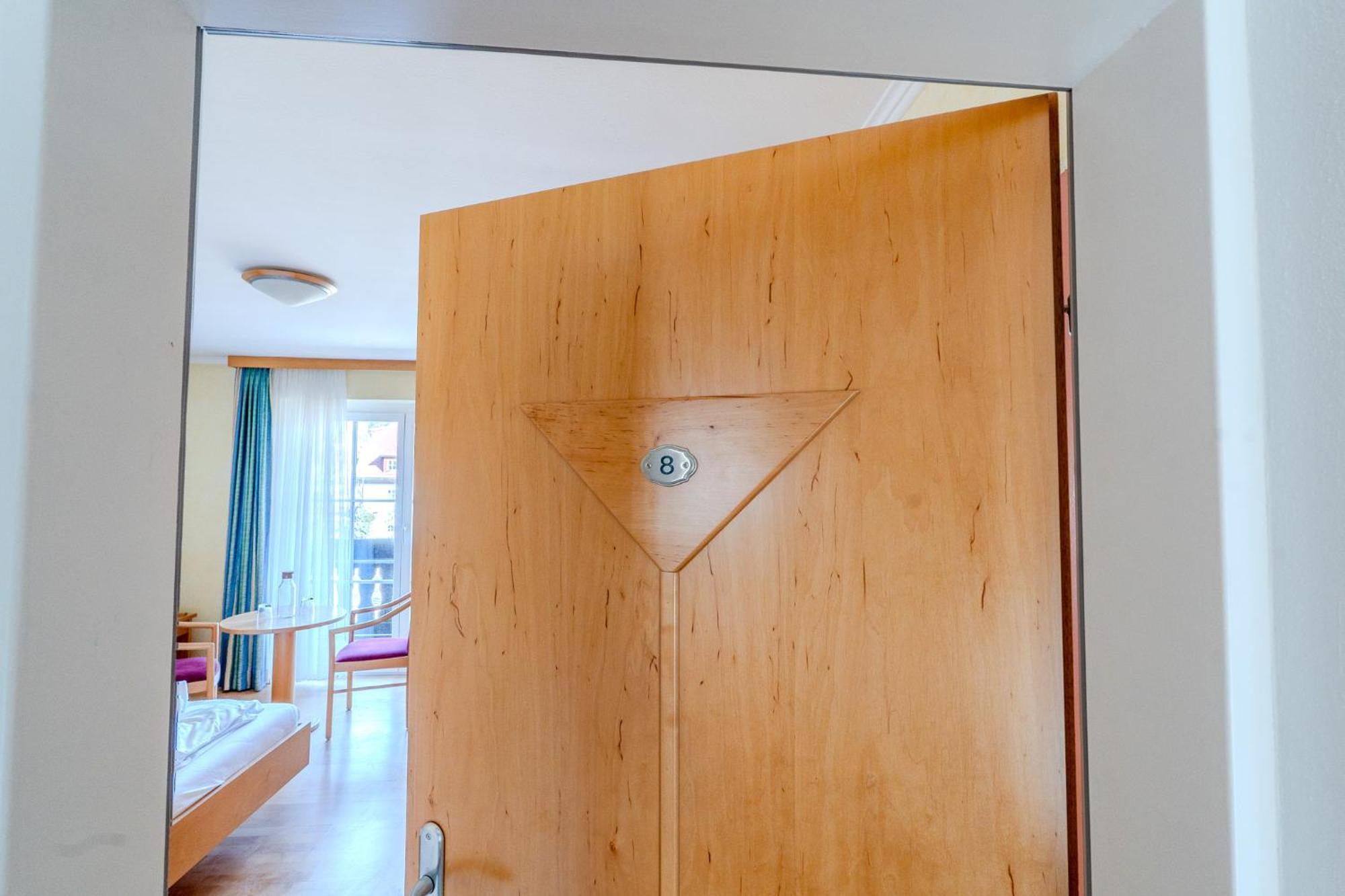 Whats-App Self-Check-In - Villa Maria Theresia バート・ゴイーザーン 部屋 写真