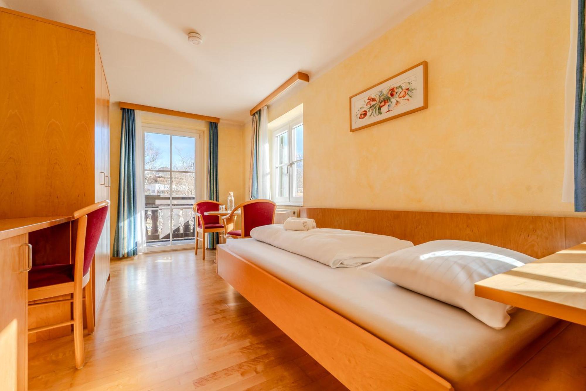 Whats-App Self-Check-In - Villa Maria Theresia バート・ゴイーザーン 部屋 写真